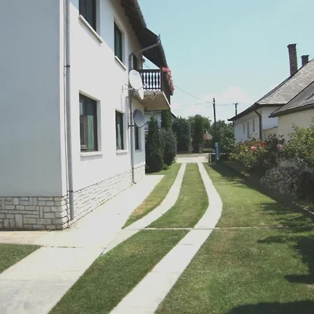 Vuca Medences, Klimatizalt Apartmanhaz Balatonboglár