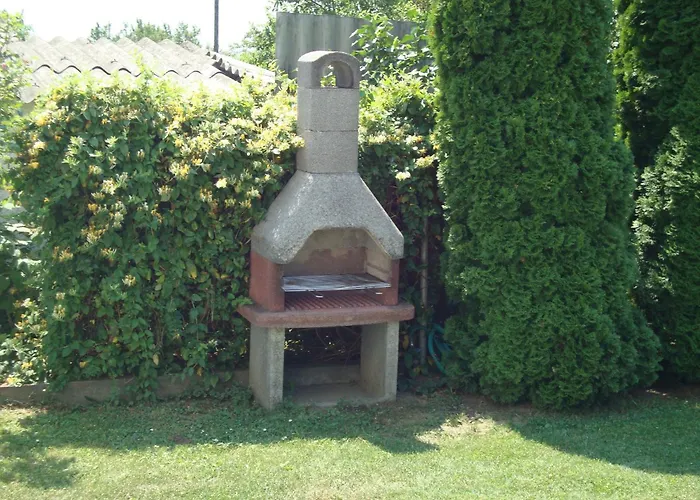 Vuca Medences, Klimatizalt Apartmanhaz דירה